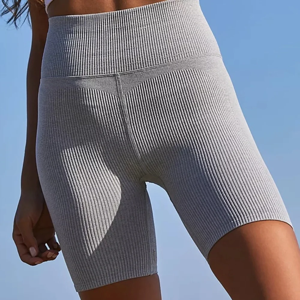 NEW RESTOCK 🌺free people Ultra High-Rise 7/8 Happiness Runs bike short - Picture 8 of 12
